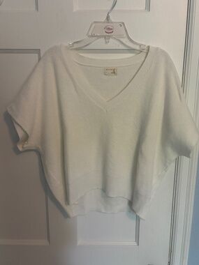 Cropped V-Neck White Sweater Shirt by Dreamers by Debut